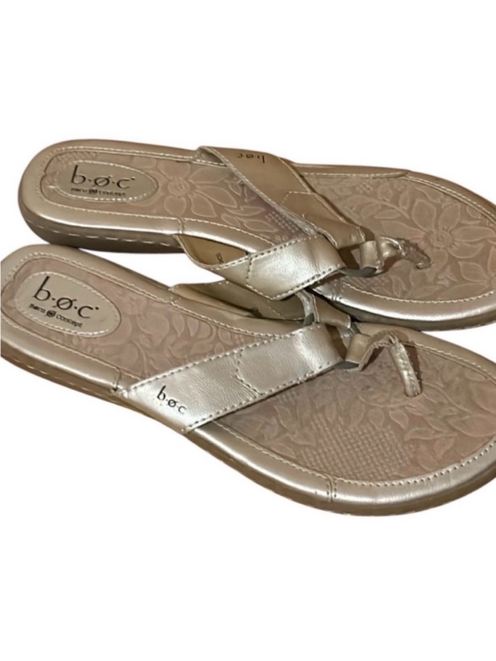 b.o.c. Women's Champagne Metallic Thong Sandals